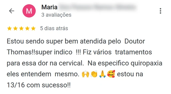 Avaliação de paciente em tratamento para dor na cervical com o Dr. Thomas, recomendando a clínica de quiropraxia em Florianópolis
