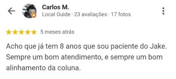 Avaliação de paciente relatando acompanhamento de longo prazo e bom alinhamento da coluna em tratamento de quiropraxia em Florianópolis