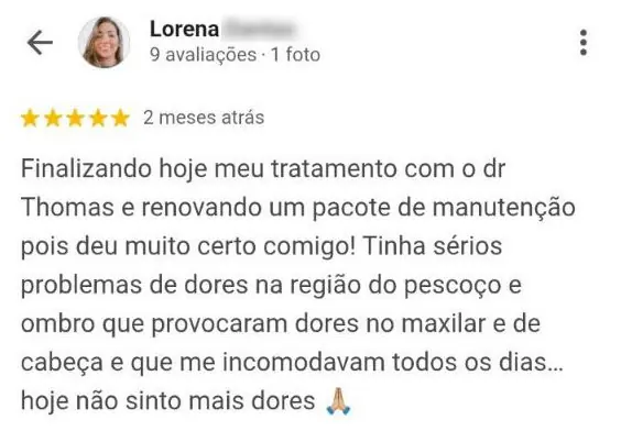 Avaliação de paciente relatando alívio de dores no pescoço, ombro, maxilar e cabeça após tratamento e renovação de manutenção em clínica de quiropraxia em Floripa