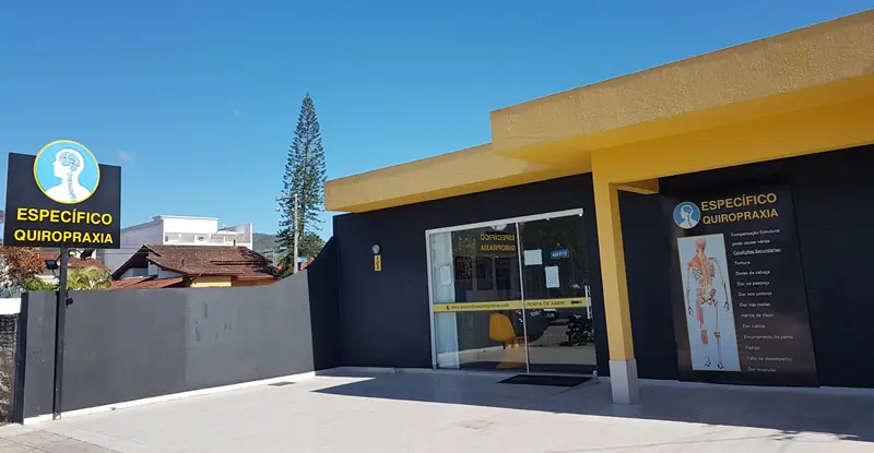 Fachada da clínica Específico Quiropraxia em Florianópolis